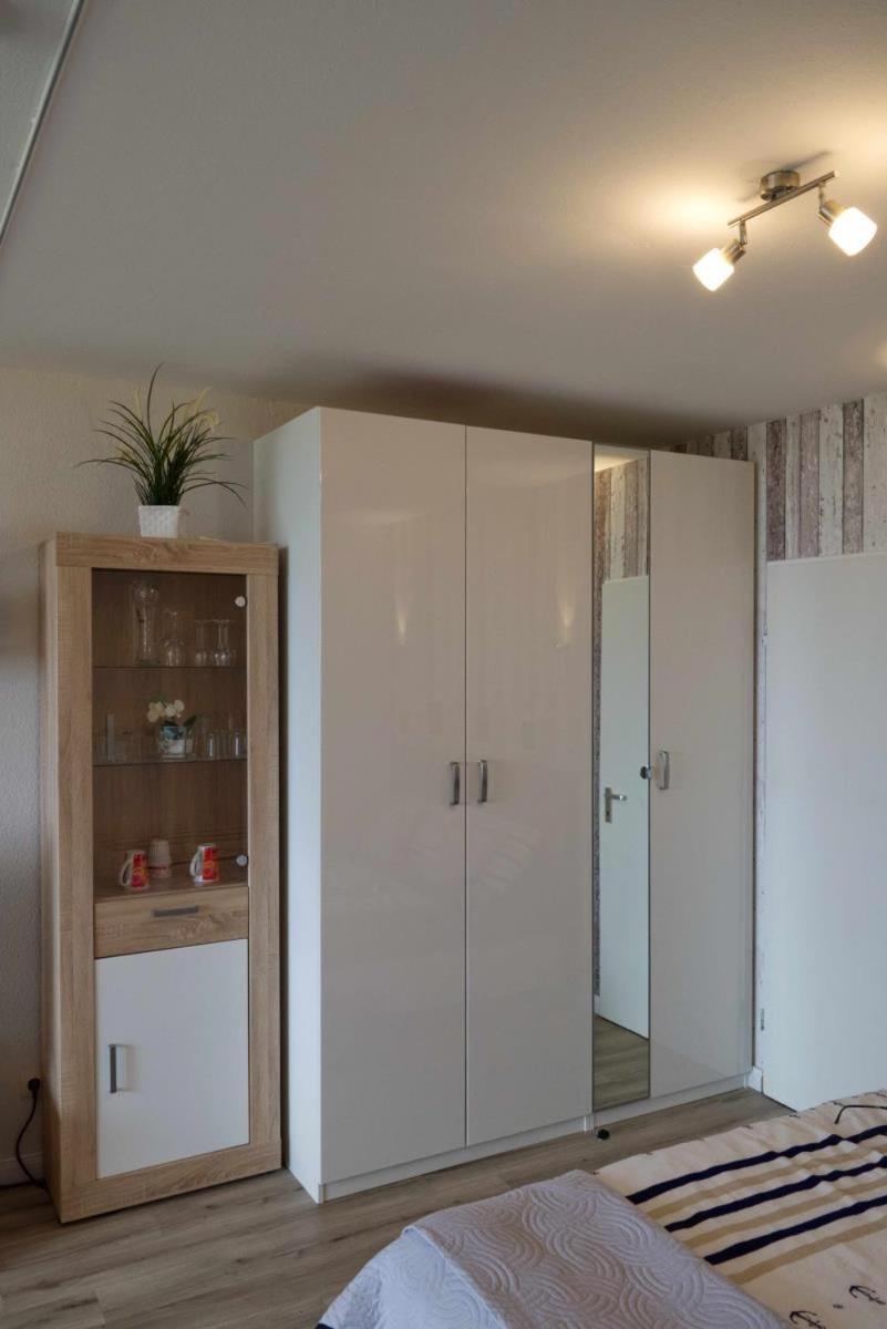 Inselblume 80 - Gemuetliche Ferienwohnung, Blick Auf Die Fehmarnsundbruecke Burgtiefe auf Fehmarn Exterior photo